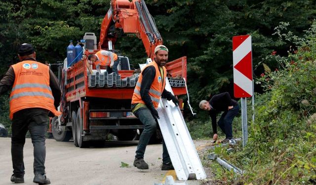 Uçurum kenarına çelik bariyerli önlem