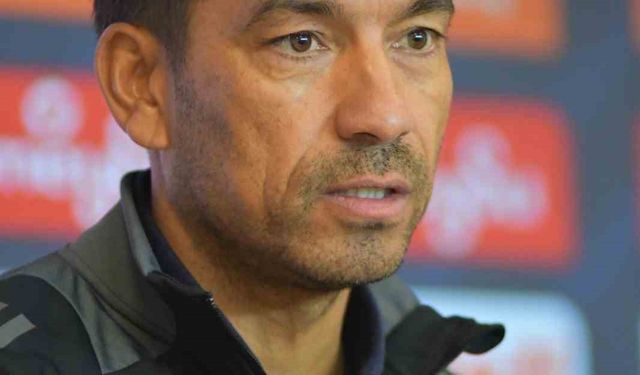 Van Bronckhorst: “Çok değişiklik yapmak zorunda kaldık”