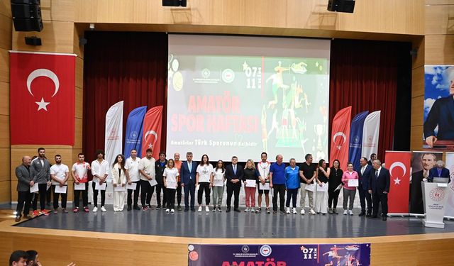 Sinop'ta başarılı sporcular ödüllendirildi