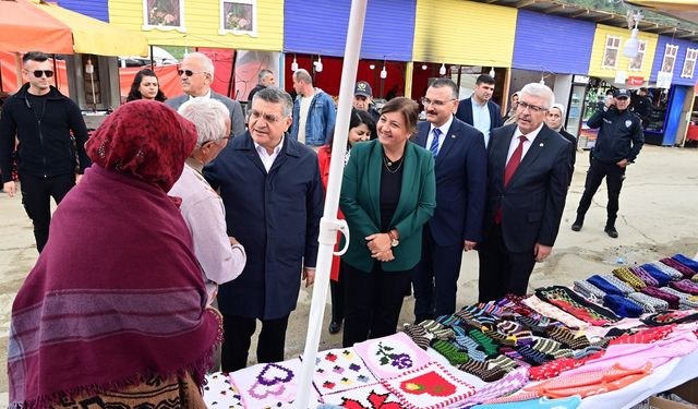 Vali Özarslan panayır alanını ziyaret etti