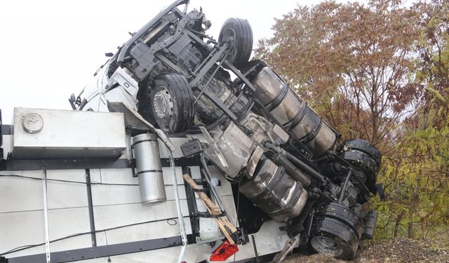 Amasya'da meydana gelen trafik kazasında araçlarda hasar oluştu