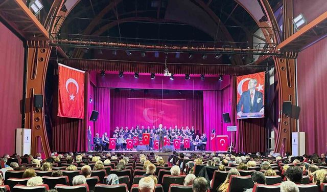 Büyükşehir 100 yaş evi üyelerinden ‘Ata’ya Saygı’ konseri