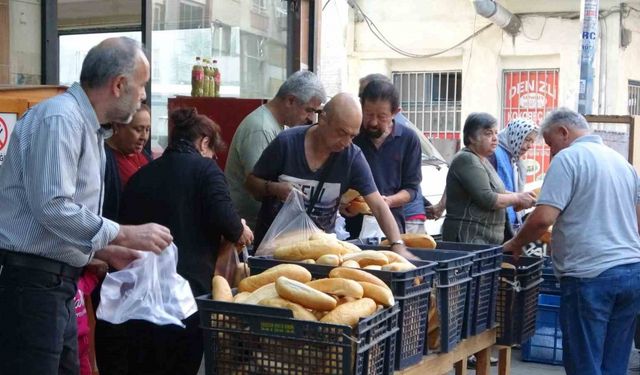 Mersin’de 4 liralık ekmek ’kapış kapış’ gidiyor