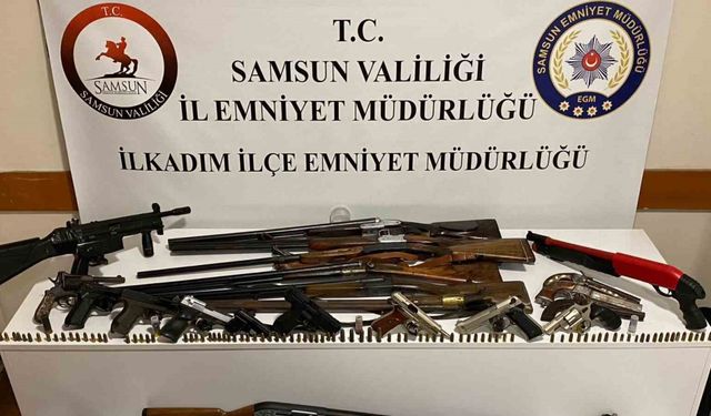 Samsun’da 2 evde çok sayıda silah ele geçirildi