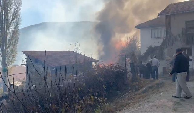 Tavşanlı’nın Kızılçukur köyünde korkutan yangın