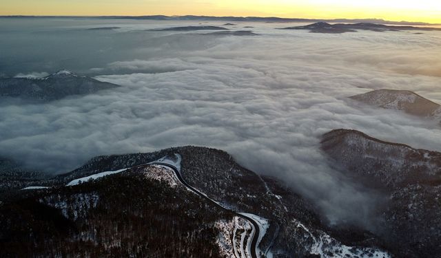 Sinop'ta Çangal Dağı'ndaki kar ve sis manzarası