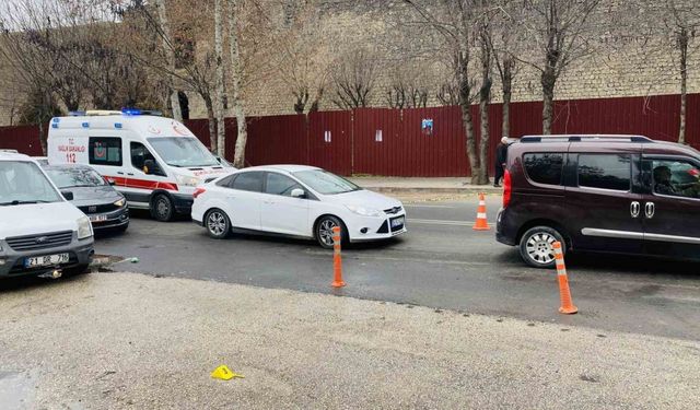 Cadde ortasında silahlı saldırıya uğrayan şahıs hayatını kaybetti