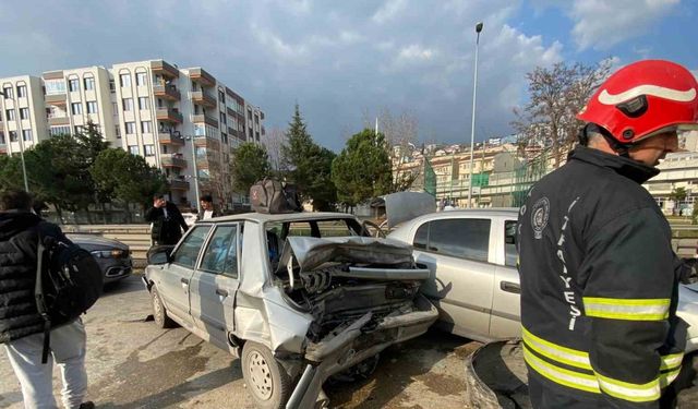 Kocaeli'de zincirleme kaza: 2 kişi yaralandı