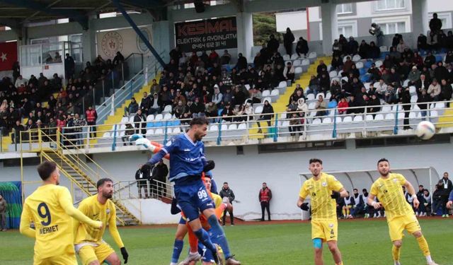 TFF 3. Lig: Pazarspor: 1 - Küçükçekmece Sinop SK: 3