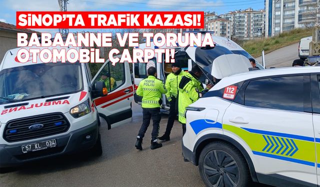 Yol kenarındaki yayalara otomobil çarptı!