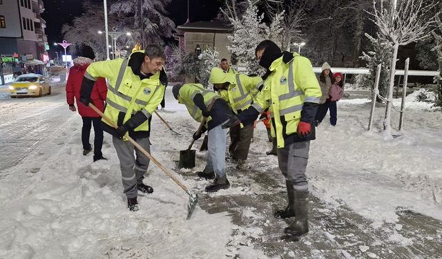 Sinop Belediyesi karla mücadele ordusuyla sahada