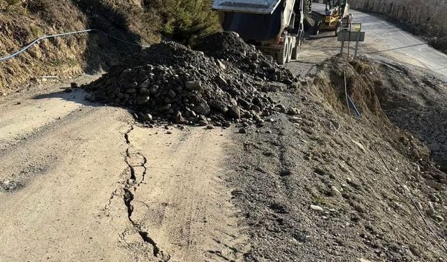 Sinop’taki heyelanlı bölgeleye ekiplerden hızlı müdahale