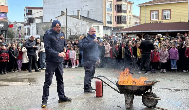 Öğrencilere yangına müdahale eğitimi verildi