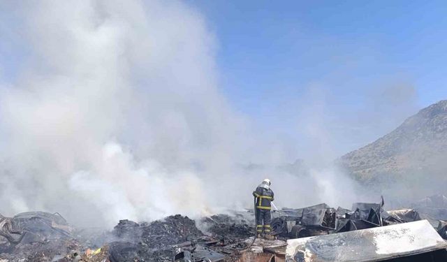 Çalıları yakacakken hurda tesisini yaktı