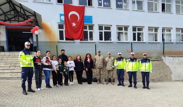 Öğrencilere "Trafik Dedektifleri Projesi" anlatıldı