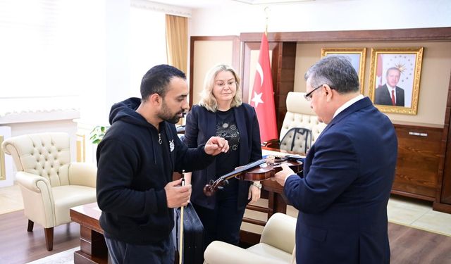Vali Özarslan’dan Roman vatandaşa anlamlı jest
