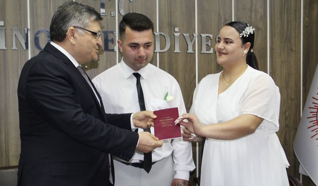 Sinop'ta genç çift faizsiz kredi desteğiyle dünyaevine girdi