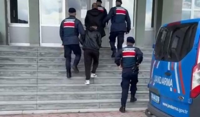 Göçmen kaçakçıları yakayı ele verdi