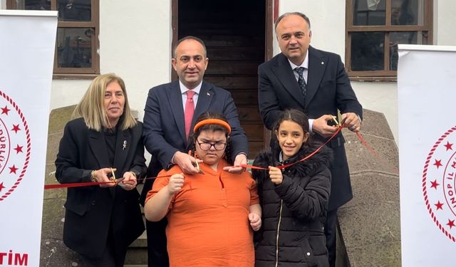 Sinop'ta otizm farkındalık sergisi açıldı