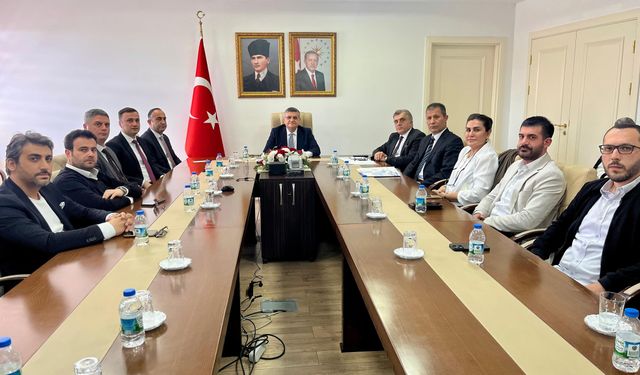Vali Özarslan, tekstil sektörünün firma yetkilileriyle buluştu