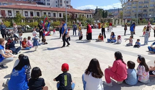 Çocuklar şenlikte doyasıya eğlendi