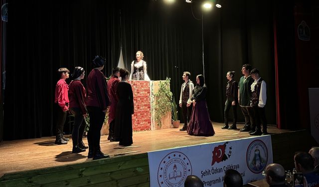 Sinop'ta öğrenciler "Romeo ve Juliet"i İngilizce sahneledi