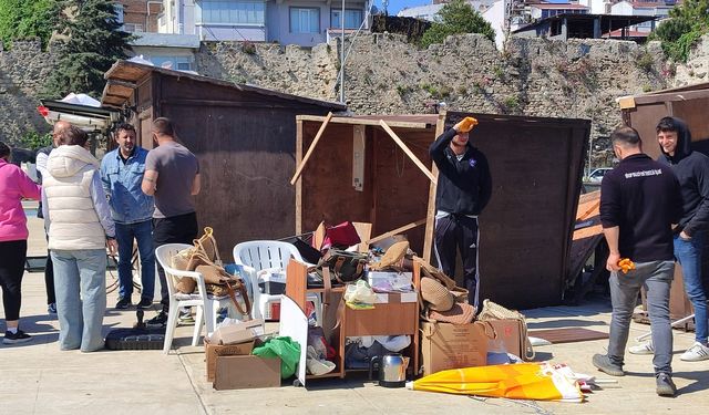 Sinop’ta şiddetli rüzgar tezgahları yıktı