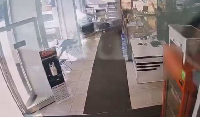 Fren yerine gaza bastı, dükkana daldı