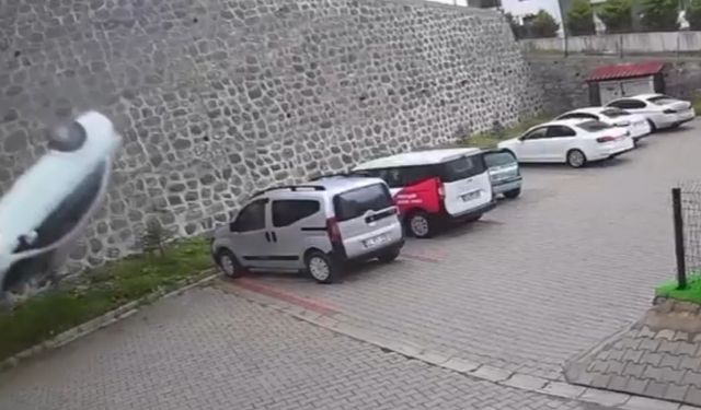 Otomobil bahçeye uçtu: 1 ölü