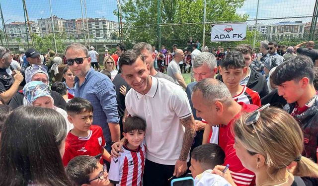 Samsunsporlu oyunculardan sporcu miniklere ziyaret