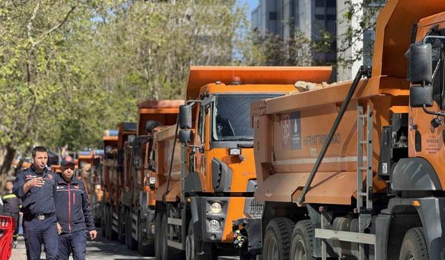 Sarıyer'de çöken yolu onarma çalışmaları sürüyor