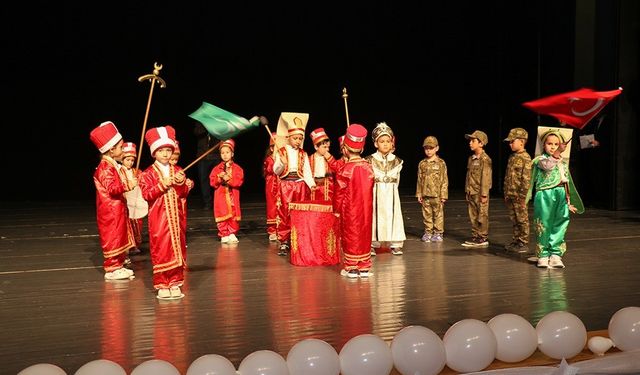 Sinop’ta miniklerin yılsonu gösterisi beğeni topladı