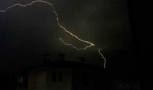 Yıldırım düşerken korku filmlerini aratmadı