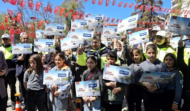 Sinop’ta öğrenciler trafik güvenliği için yürüdü
