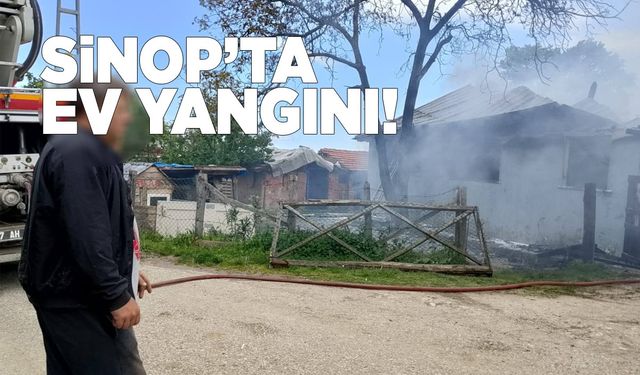 Sinop'ta tek katlı ev alevlere teslim oldu