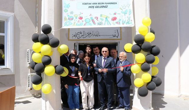 Sinop'ta TÜBİTAK 4006 Bilim Fuarı açıldı