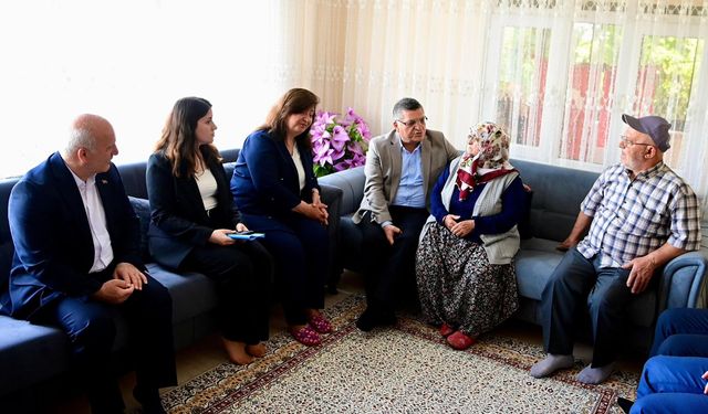 Vali Özarslan'dan şehit ailesine bayram ziyareti