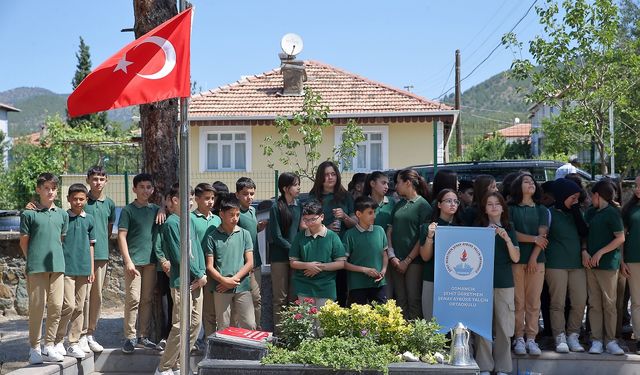 Şehit öğretmen Aybüke Yalçın kabri başında anıldı