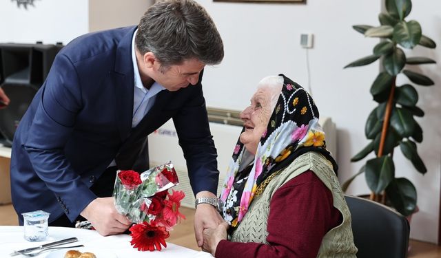 Amasya Valisinden şehit ailesi ve huzurevindeki yaşlılara bayram ziyareti