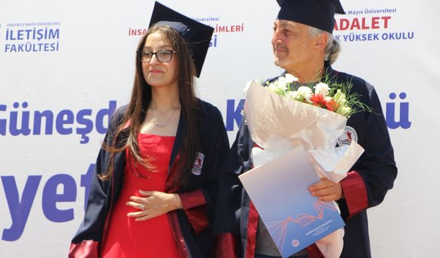 Hastalığı nedeniyle üniversiteye babasının götürdüğü öğrenci dereceyle mezun oldu