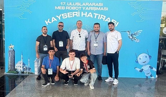 Lise öğrencileri robot yarışmasında finale kaldı