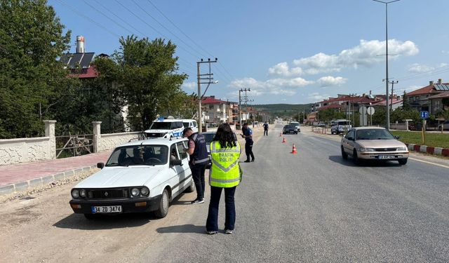 Trafik denetiminde sürücüleri şaşırtan ikram