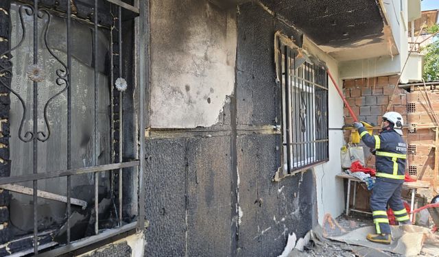 Yangın çıkan dairede hasar meydana geldi