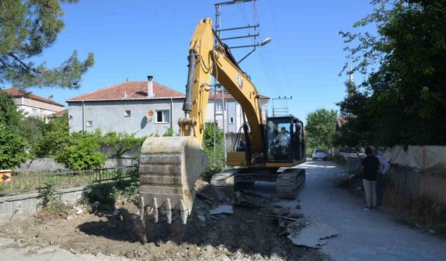 İlçede 2. etap sıcak asfalt çalışmaları başladı