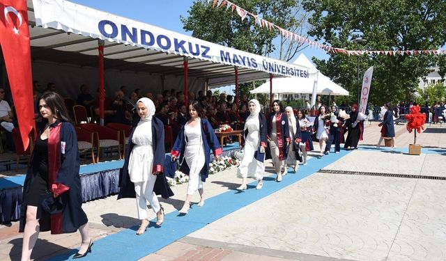 OMÜ Fen Fakültesi’nde mezuniyet coşkusu yaşandı