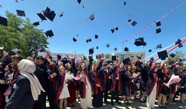 Samsun'da geleceğin iletişimcileri kep attı