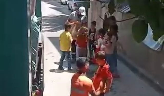 Temizlik personelinden yürek ısıtan hareket