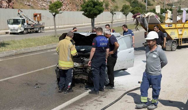 Tokat’ta otomobil elektrik direğine çarptı