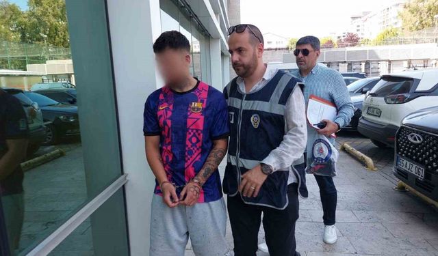 Üniversite öğrencisini bıçakla yaraladı