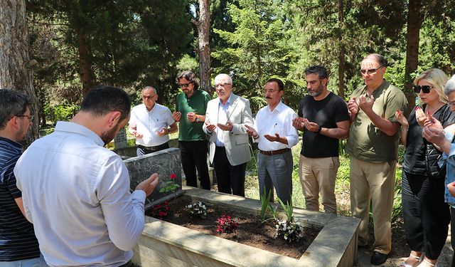 Sinoplu şair mezarı başında anıldı